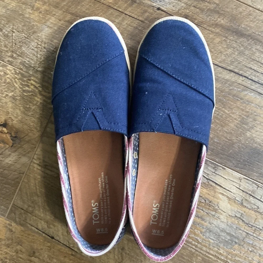 Toms Patriotic Red/White/Blue Women’s Size 8.5 W